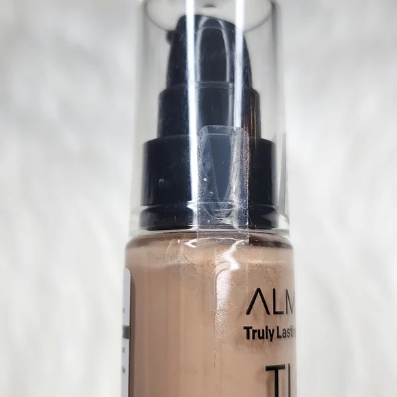 Almay Truly Lasting Color Liquid Makeup Long Wearing Natural Finish Foundation - Picture 10 of 12